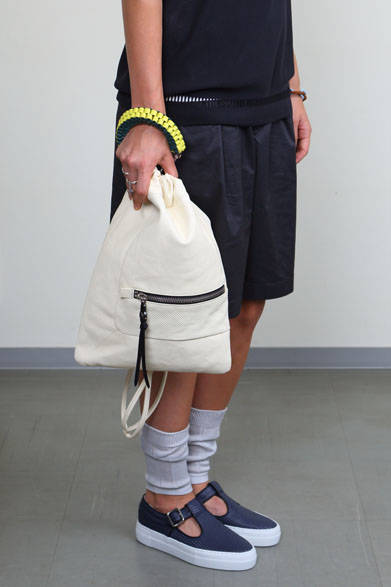 <strong>ithelicy｜イザリシー</strong><br />「LOTUS」（W290 × H430mm）4万2120円