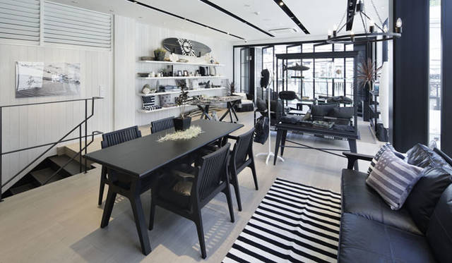 <strong>WTW｜ダブルティー</strong><br />「WTW SURFCLUB（ダブルティー・サーフクラブ）」　Nacasa & Partners Inc.