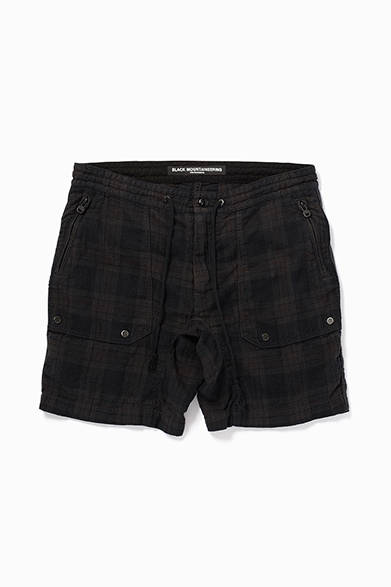 Black Mountaineering by White Mountaineering<br />LINEN SHORT PANTS<br />価格｜2万8080円