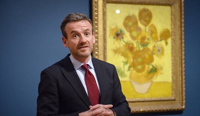 ヴァン・ゴッホ美術館の館長を務めるアクセル・ルーヒャー氏