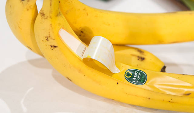 <strong>unifrutti｜ユニフルーティー</strong><br />「地球育ち しあわせバナナ®」<br />現在は、伊勢丹新宿店 地下＝生鮮食品売場にて、毎日数量限定、1パック3本入り2160円で販売。
