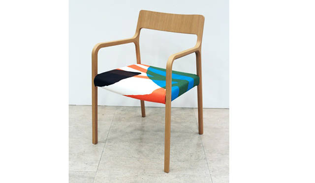 藤森泰司氏がデザインしたチェア「RINN（リン）」のシートカバーに「PARK（パーク）」を組み合わせたもの