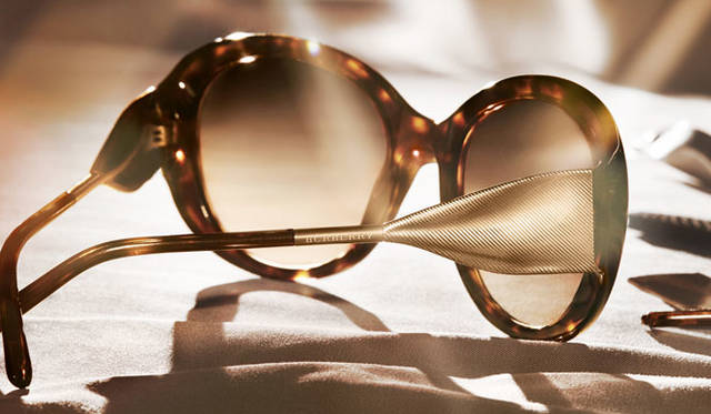 <strong>BURBERRY｜バーバリー</strong><br />2015 SPRING&SUMMER EYEWEAR COLLECTION