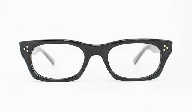 <strong>Continuer｜コンティニュエ</strong><br />Oliver Goldsmith for Continuer「VICE CONSUL-ss」（Maeble Black）3万3480円