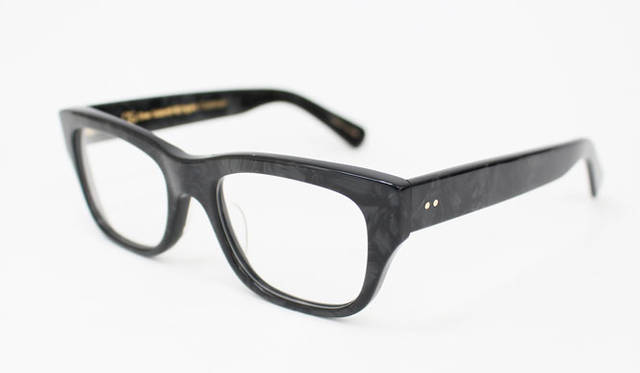 <strong>Continuer｜コンティニュエ</strong><br />Oliver Goldsmith for Continuer「CONSUL-50」（Marble Black）2万9160円