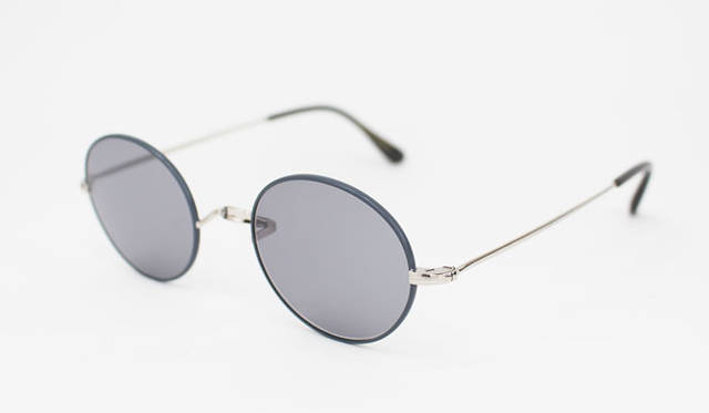 <strong>Continuer｜コンティニュエ</strong><br />Oliver Goldsmith for Continuer「Oliver Oban」（Silver Grey）3万1320円　※カラーレンズは別途1組3240円～