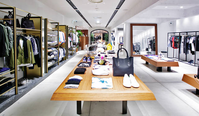 メンズのフロアは、“DRESS”、“MODE”、“HIGH CASUAL”、“HIGH STREET” の4つのカテゴリで構成。