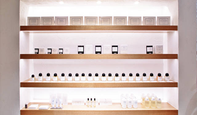 スウェーデンの香水ブランド、バレードは、フレグランスからキャンドル、ボディーローション、シャワージェルなど豊富な品揃え。ユニセックスのため、ギフトにも最適。