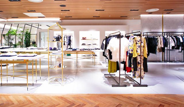 ウィメンズの “MODE” と “CONTEMPORARY” のスペース。「アレキサンダー ワン」「セドリック シャルリエ」「テン クロスビー デレクラム」を始めとするブランドが揃う。