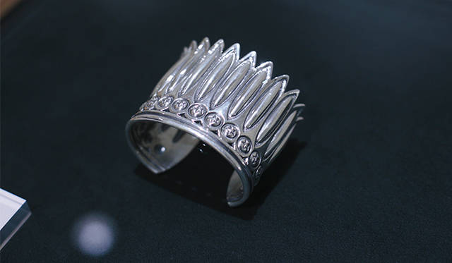 “UNISEX” のコーナーでは、「コディ サンダーソン」のアクセサリーを展開。手作業でひとつひとつ作られるインパクトのあるデザインが魅力。