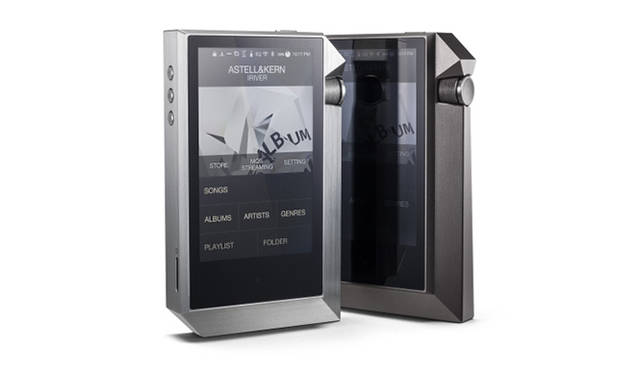 写真左から、新発売の「AK240SS」、従来モデル「AK240」