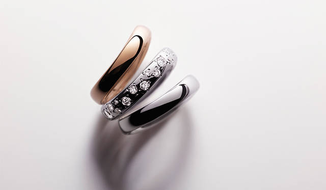 リング上［RG］14万2560円、中［WG×ダイヤモンド］49万8960円、下［WG］15万6600円