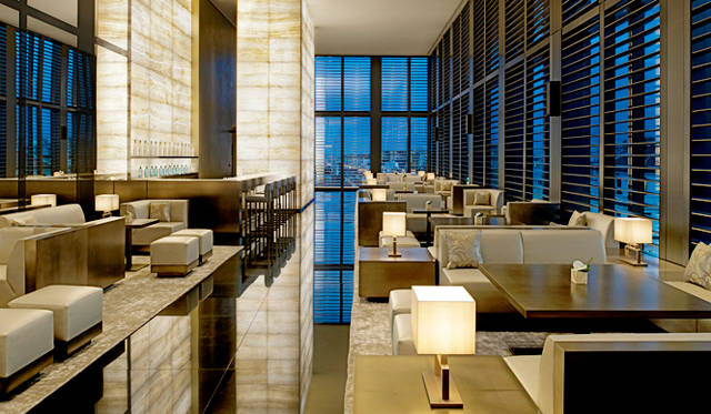 2. 「アルマーニ・ホテル・ミラノ」（クアドリラテーロ・デッラ・モーダ）