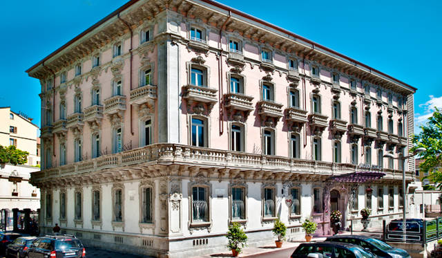 5. 「シャトー・モンフォール」（クアドリラテーロ・デッラ・モーダ）