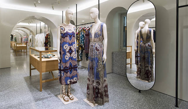 <strong>VALENTINO｜ヴァレンティノ</strong><br />「ヴァレンティノブティック」ウィメンズ