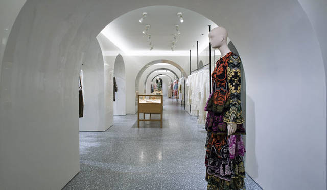 <strong>VALENTINO｜ヴァレンティノ</strong><br />「ヴァレンティノブティック」ウィメンズ