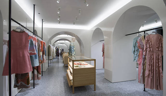 <strong>VALENTINO｜ヴァレンティノ</strong><br />「ヴァレンティノブティック」ウィメンズ