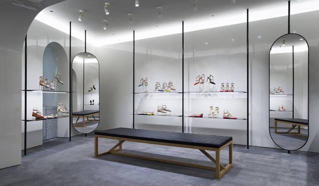 <strong>VALENTINO｜ヴァレンティノ</strong><br />「ヴァレンティノブティック」ウィメンズ