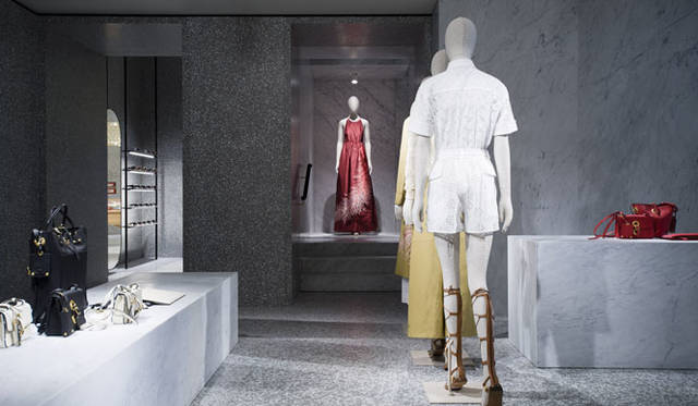 <strong>VALENTINO｜ヴァレンティノ</strong><br />「ヴァレンティノブティック」メンズ