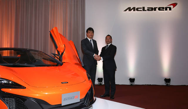 マクラーレンの名取雅裕氏と永三MOTORSのティモシー・チャン会長