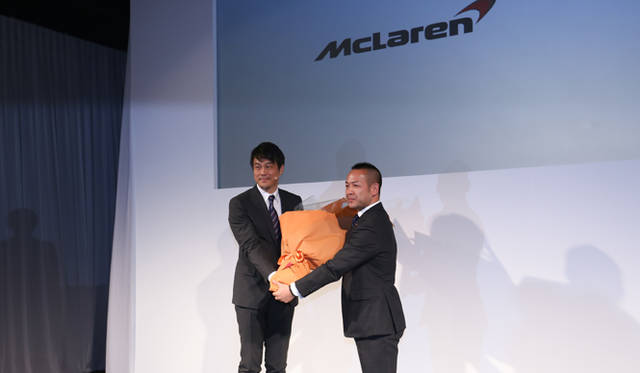 マクラーレンの名取雅裕氏と永三MOTORSのティモシー・チャン会長