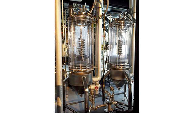 「シースルータンク」（ガラス製発酵貯蔵タンク）