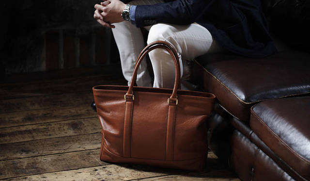 <strong>GOLD MEN｜ゴールド メン</strong><br />「TOUGH シリーズ」 トートバッグ（W420～480×H320×D105mm）2万2680円