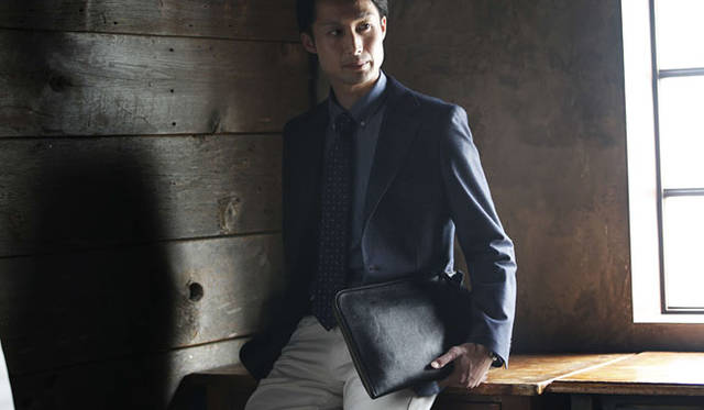 <strong>GOLD MEN｜ゴールド メン</strong><br />「TOUGH シリーズ」 クラッチバッグ（W350×H240×D10～40mm）1万2420円