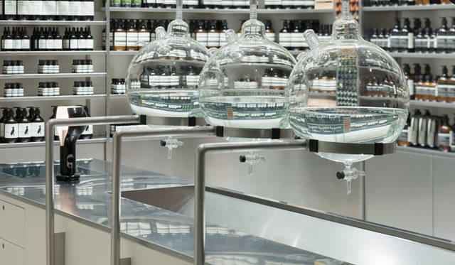 <strong>Aēsop｜イソップ</strong><br />「イソップ 東京ミッドタウン店」　Photographs by OTA Takumi