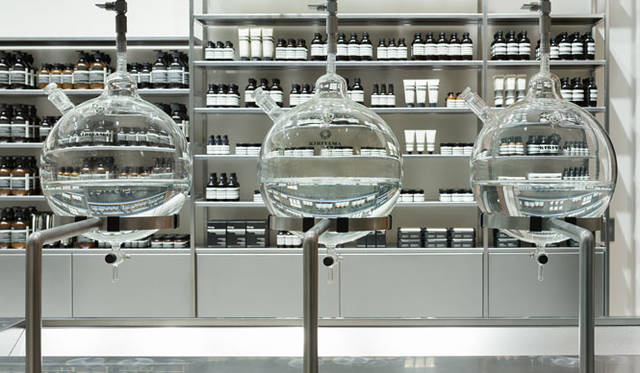 <strong>Aēsop｜イソップ</strong><br />「イソップ 東京ミッドタウン店」　Photographs by OTA Takumi