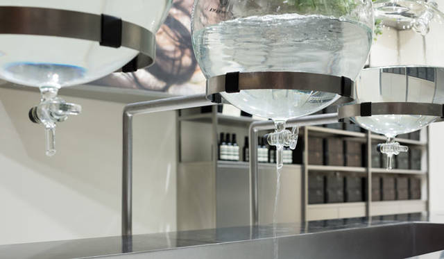 <strong>Aēsop｜イソップ</strong><br />「イソップ 東京ミッドタウン店」　Photographs by OTA Takumi