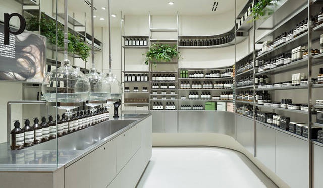 <strong>Aēsop｜イソップ</strong><br />「イソップ 東京ミッドタウン店」　Photographs by OTA Takumi