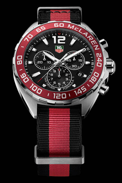 <strong>タグ･ホイヤー フォーミュラ１ <br>クロノグラフ マクラーレン30周年限定モデル</strong><br>ケース｜ステンレススチール＋アルミニウムベゼル<br>直径｜42mm<br>ムーブメント｜クォーツ<br>機能｜クロノグラフ（30分積算計、10時間積算計、1/10秒計）、タキメータースケール、日付表示<br>ストラップ｜ナイロン製NATOストラップ<br>防水｜20気圧<br>発売時期｜8月予定<br>予価｜16万5000円（税抜）