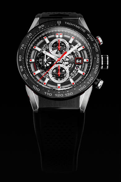 <strong>タグ・ホイヤー カレラ ホイヤー01</strong><br />ケース｜ステンレススチール<br />直径｜45mm<br />ムーブメント｜自動巻き（Cal.ホイヤー01）<br />機能｜クロノグラフ（30分積算計、12時間積算計）、日付表示<br />ストラップ｜ラバー<br />防水｜10気圧<br />発売時期｜年内発売予定<br />予価｜55万円（税抜）