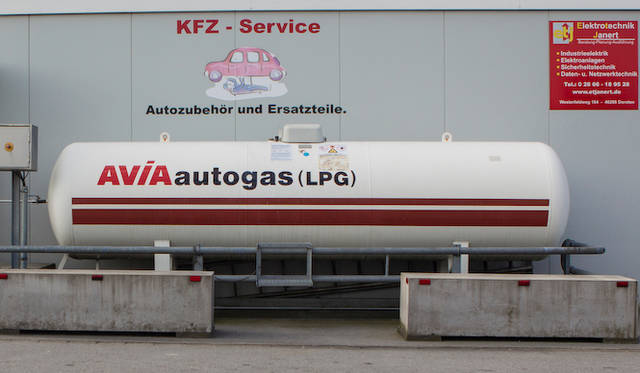 スタンド内にせっちされたLPGタンク