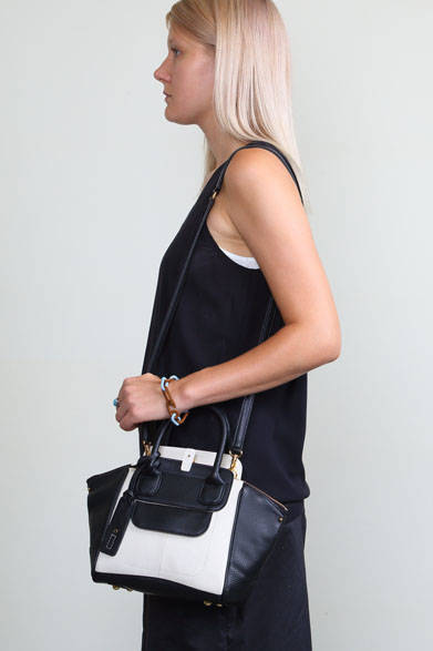 <strong>ithelicy｜イザリシー</strong><br />「ITA MINI-CO」（W210×H190×D120mm）4万3200円