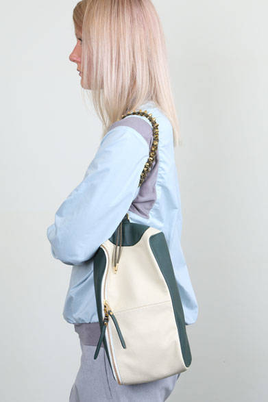 <strong>ithelicy｜イザリシー</strong><br />「LOLO」（W300×H160×D100mm）4万2120円