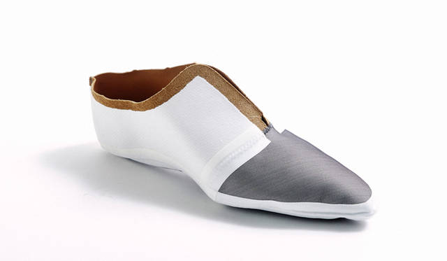 「リーガル」の靴の中に入っている、ゴアテックス®サラウンド™のファブリクス。