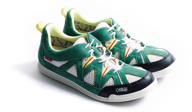 スポーティな一足ながら、品を感じさせるのはリーガルならでは。2万1600円