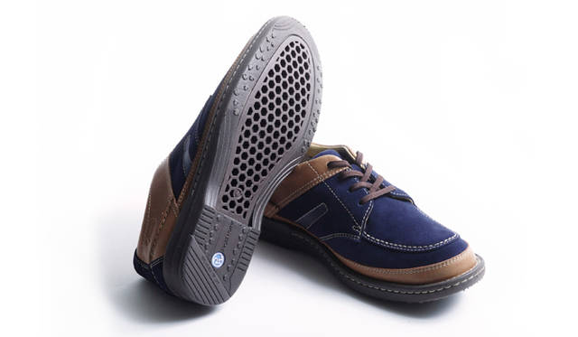 ハニカムパターンが印象的なソールデザイン。