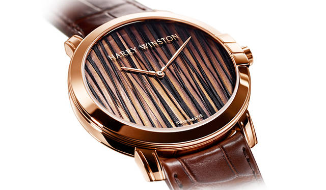 <strong>HW ミッドナイト・フェザー オートマティック 42mm</strong><br>ケース｜18KRG<br>直径｜42.5mm<br>厚さ｜9.1mm<br>ムーブメント｜自動巻き（Cal.HW2008）<br>ストラップ｜アリゲーター<br>防水｜3気圧<br>限定数｜世界限定50本<br>発売時期｜11月<br>予価｜348万556円（税抜）