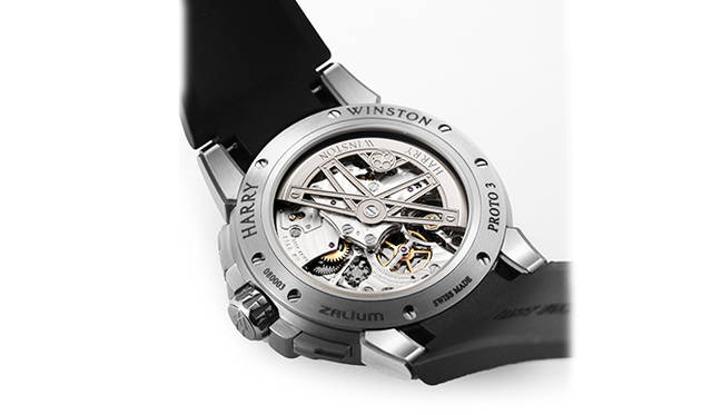 <strong>プロジェクト Z9</strong><br />ケース｜ザリウム<br />直径｜44.2mm<br />厚さ｜13.2mm<br />ムーブメント｜自動巻き（Cal.HW3304）<br />機能｜クロノグラフ（30分積算計、12時間積算計）、フライバック機能付き（クロノグラフの針を計測中にゼロに戻し、即再計測スタートできる）<br />ストラップ｜ブラックラバー<br />防水｜10気圧<br />限定数｜世界限定300本<br />発売時期｜12月<br />予価｜267万7778円（税抜）