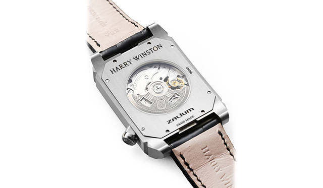 <strong>HW アヴェニュー・デュアルタイム オートマティック</strong><br />ケース｜ザリウム<br />サイズ｜縦53.8×横35.8mm<br />厚さ｜10.7mm<br />ムーブメント｜自動巻き（Cal.HW3502）<br />機能｜レトログラード式ローカルタイム表示（文字盤左半面）、昼夜表示（本国時間と連動）、日付表示ストラップ｜アリゲーター<br />防水｜3気圧<br />発売時期｜11月<br />予価｜255万円（税抜）