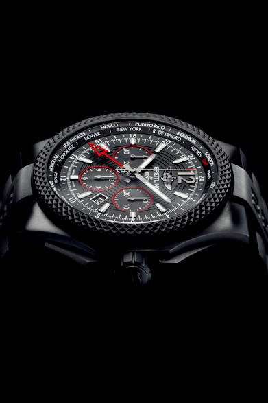 <strong>ベントレー GMT ライトボディ B04 ミッドナイトカーボン</strong><br/>ケース｜ブラック・チタン<br/>直径｜49mm<br/>ムーブメント｜自動巻き（Cal.B04）<br/>機能｜クロノグラフ（30分積算計、12時間積算計）、第2時間帯表示（センターの24時間針で本国時間を表示）、ワールドタイム表示（都市名リングを回転ベゼルで調整し、世界24タイムゾーンの時刻を表示）<br/>ストラップ｜ブラックラバー<br/>防水｜100ｍ<br/>発売時期｜2015年夏予定<br/>予価｜211万6800円<br/>