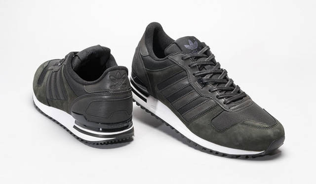 <strong>ISETAN MEN’S｜イセタンメンズ</strong><br />「adidas Originals for ISETAN MEN’S」4月22日（水）より伊勢丹新宿店メンズ館1階プロモーションスペース「KICK THE CITY（キック ザ シティ）」にて先行販売。モデル「adidas Originals for ISETAN MEN’S / ZX 700 KTC」1万5120円