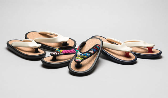 <strong>ISETAN MEN’S｜イセタンメンズ</strong><br />「JoJo（ジョジョ）」サンダル　左・右：2万4840円（SS、S、M）、2万5920円（L、XL）  中：3万4560円　<br />真ん中は鼻緒に「Desertic（デザーティック）」のヴィンテージニット・パッチワークをほどこしたもの。