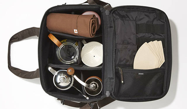 <strong>TORIBA COFFEE｜トリバコーヒー</strong><br /> HEAD PORTER×TORIBA COFFEEコラボレーション コーヒーバッグ「COFFEE DRIPPER BAG SET」6万2000円