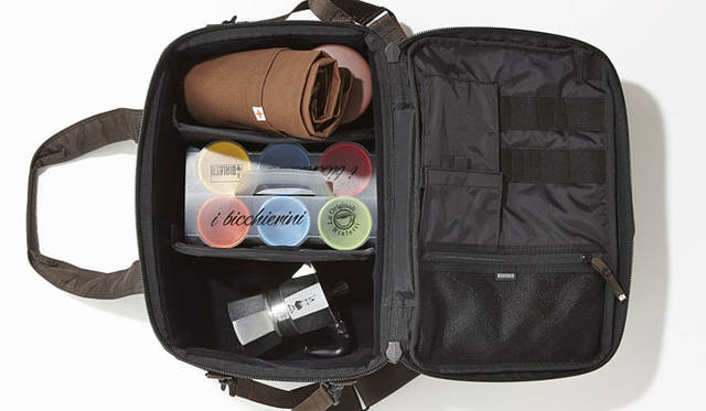 <strong>TORIBA COFFEE｜トリバコーヒー</strong><br /> HEAD PORTER×TORIBA COFFEEコラボレーション コーヒーバッグ「ESPRESSO BAG SET」4万2000円