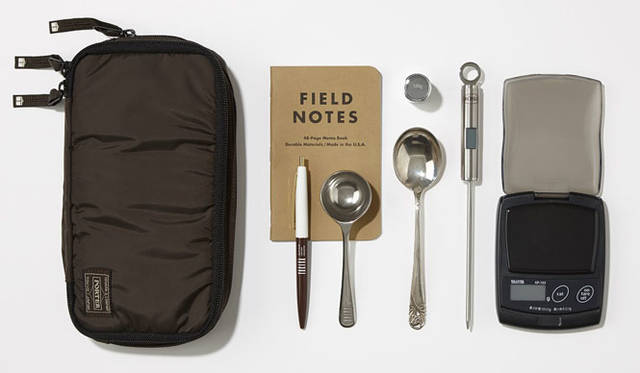 <strong>TORIBA COFFEE｜トリバコーヒー</strong><br /> HEAD PORTER×TORIBA COFFEEコラボレーション コーヒーバッグ「PROFESSIONAL POUCH」2万5000円