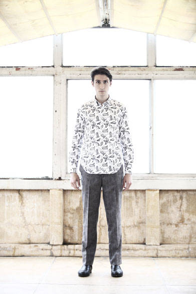 <strong>semoh｜セモー</strong><br />シャツ 2万5920円、パンツ 3万3480円、レザーシューズ  5万9400円